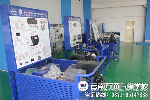 云南万通汽修学校实训设备-初中生学什么专业有前途？